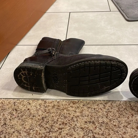 Ugg black leather woman’s boots - Picture 12 of 16